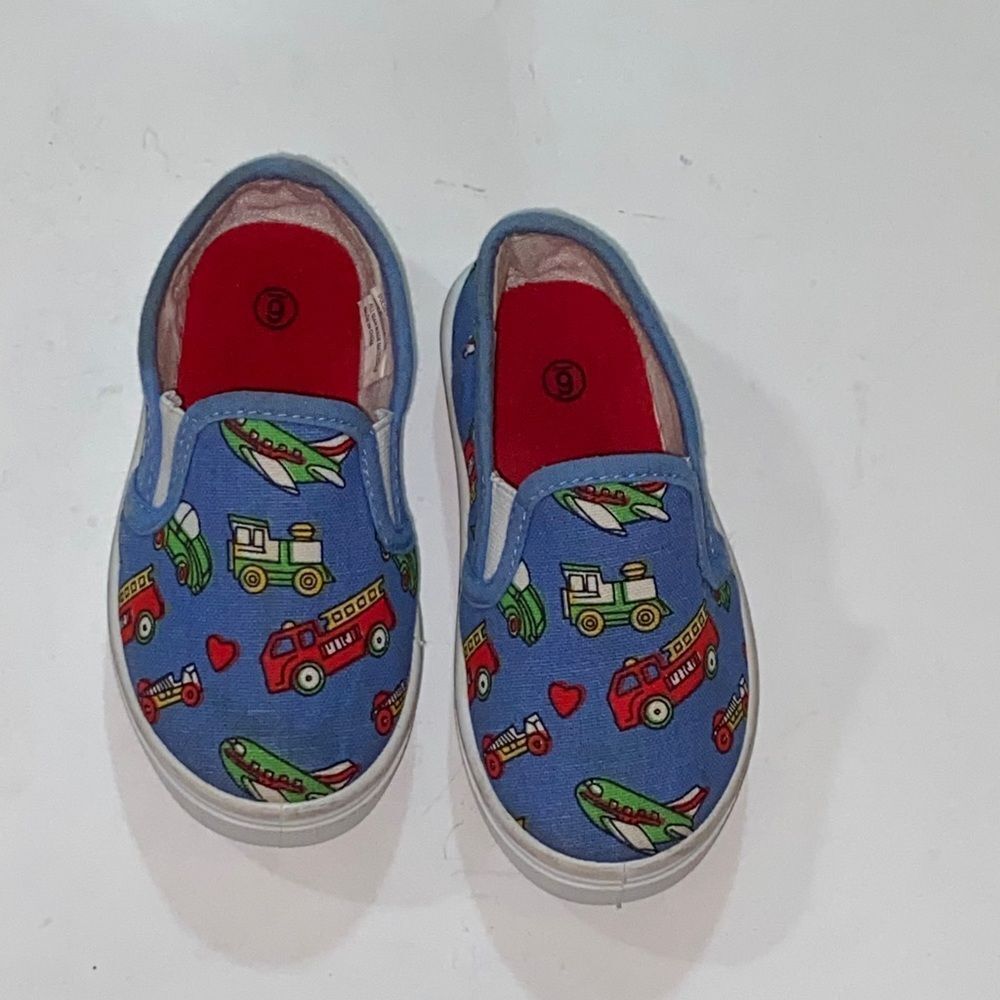 4/$30 Kids Blue Slip-On Shoes with Vehicle Print Size 6